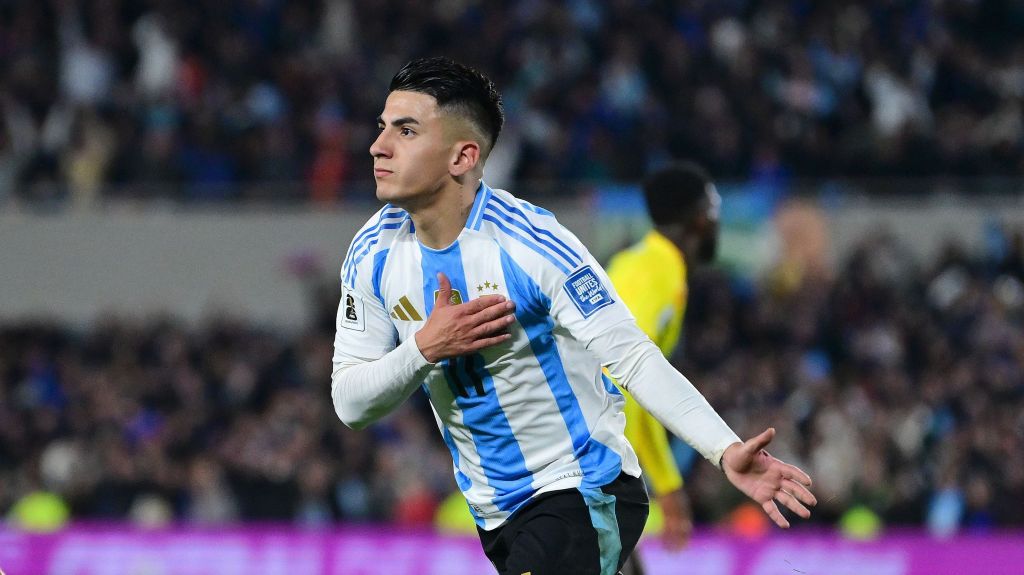 Thiago Almada defendeu a Argentina na Copa • Marcelo Endelli/Getty Images