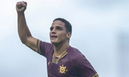 CRB vence o líder Goiás e volta ao G4 da Série B