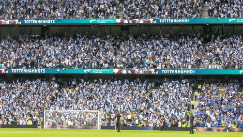 Torcedores do Tottenham em jogo da Premier League