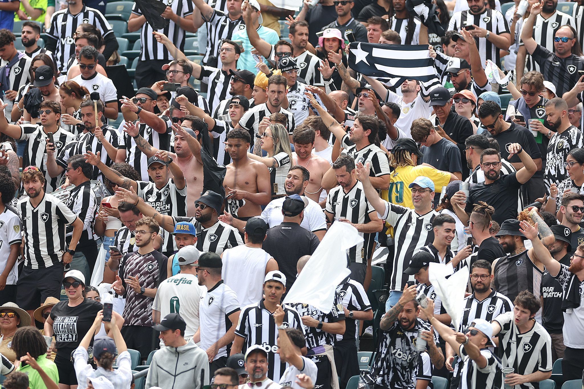 Torcida do Botafogo durante o jogo com Palmeiras, pelas oitavas do Mundial de Clubes 2025