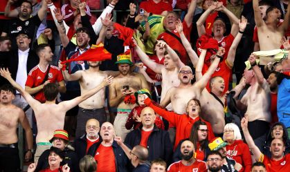 Torcedor do País de Gales cai da arquibancada durante jogo contra a Bélgica