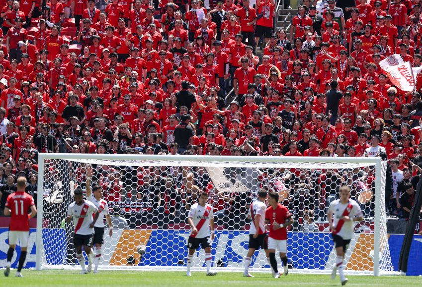 "Muralha vermelha" do Urawa Reds Diamonds no estádio em Seattle contra o River Plate • Buda Mendes/Getty Images