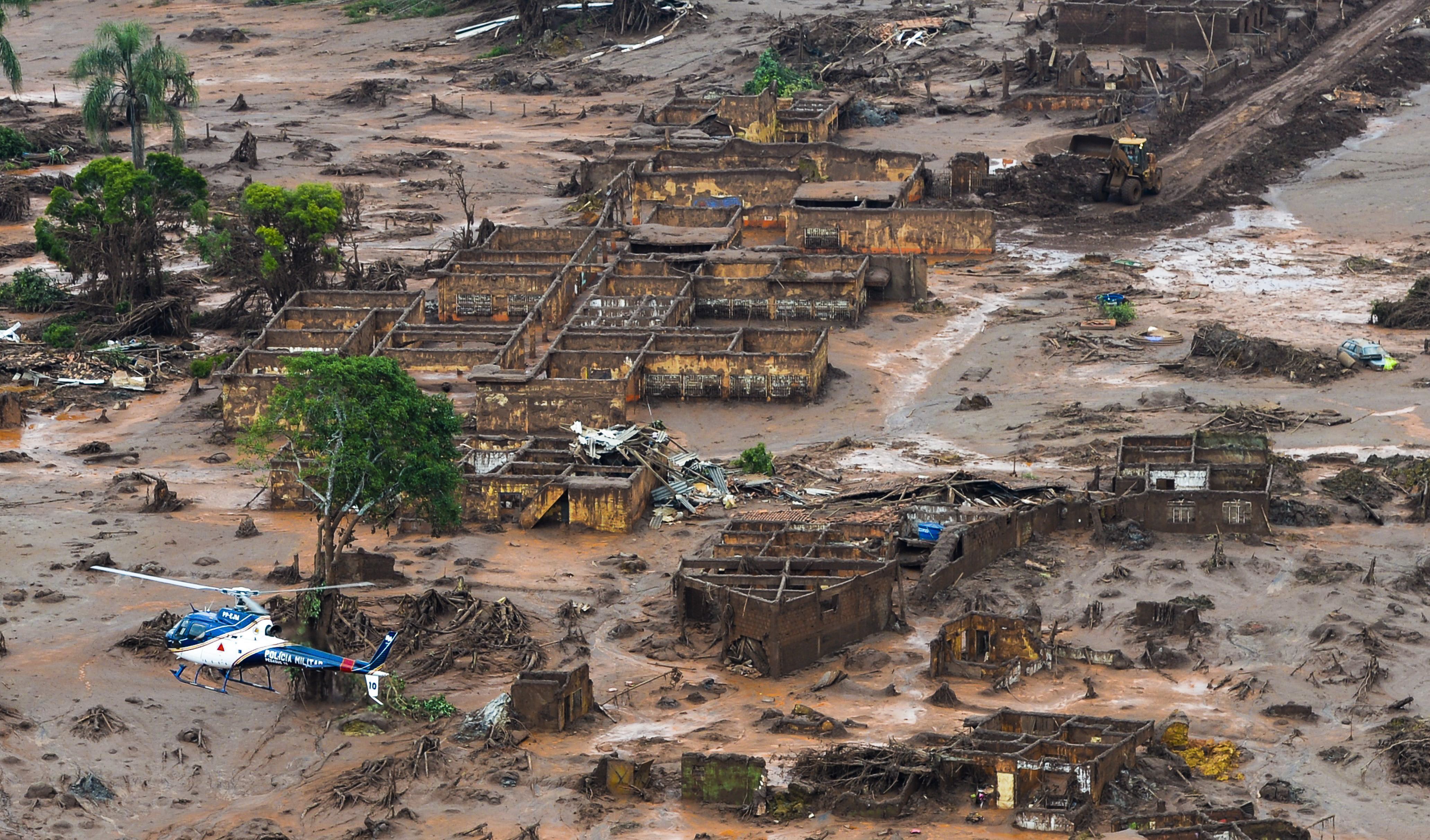 Agência Brasil 30 Anos - Área afetada pelo rompimento de barragem no distrito de Bento Rodrigues, zona rural de Mariana, em Minas Gerais