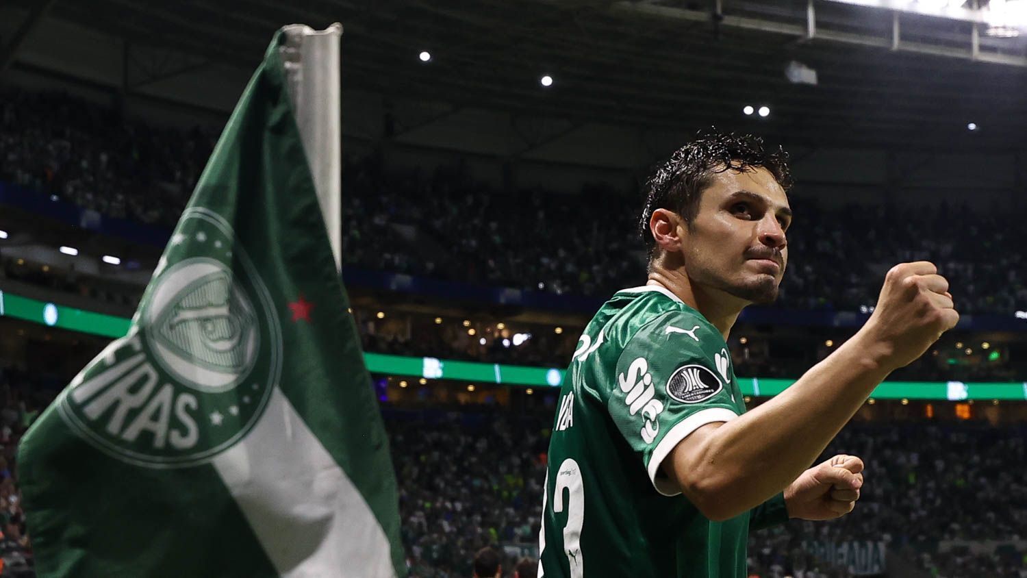Raphael Veiga comemora gol pelo Palmeiras