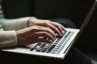 Quer digitar melhor e mais rápido? Veja sites e técnicas que ajudam