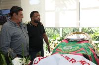 Famosos dão último adeus ao sambista Bira Presidente; veja fotos