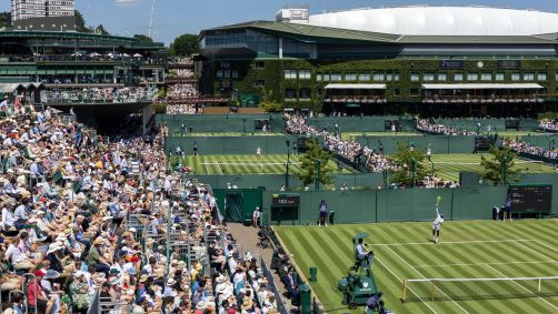 Quadras externas do All England Lawn Tennis and Croquet Club, no primeiro dia do Grand Slam de Wimbledon