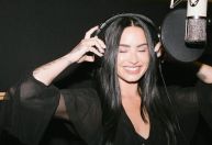 Demi Lovato confirma data de retorno ao pop: "Se tiver 100 likes"
