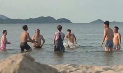 Vídeo: Norte-coreanos aproveitam verão asiático em novo resort