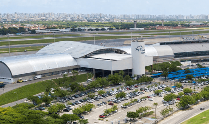 Voo com brasileiros deportados dos EUA chega a Fortaleza nesta sexta (4)