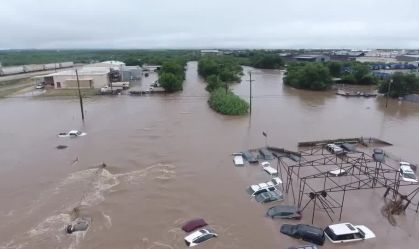 Tragédia no Texas expõe medidas de Trump contra meio ambiente