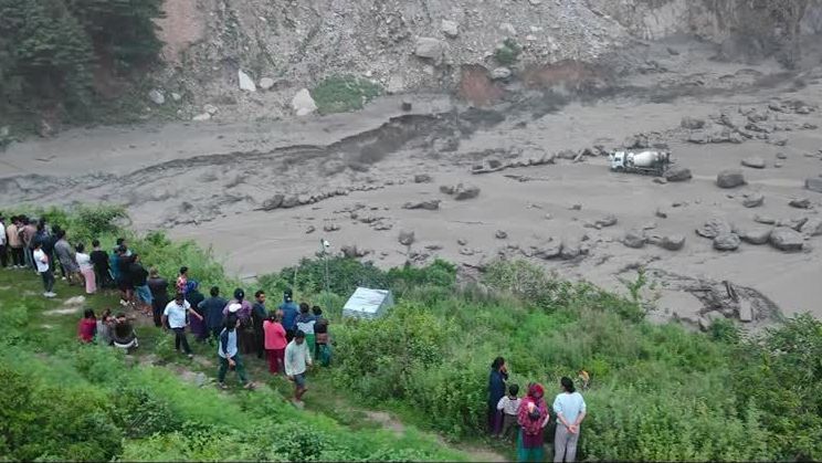 Imagem ilustrativa sobre Enchentes no Nepal e no Tibete: mais de 300 desaparecidos e 17 mortos após deslizamento