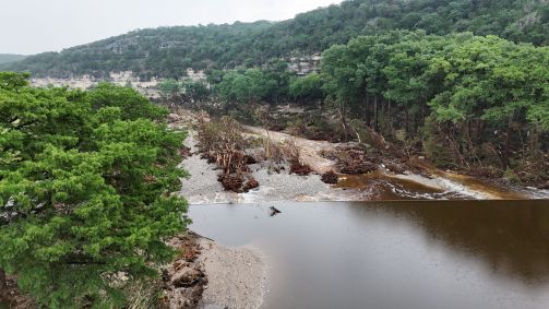 Rio Guadalupe e danos causados pela enchente próximo ao Camp Mystic, acampamento só para meninas, no Texas, Estados Unidos