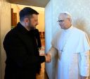 Papa Leão XIV diz a Zelensky que Vaticano pode sediar negociações de paz