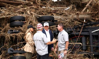 Trump visita o Texas após enchentes que deixaram mais de 100 mortos