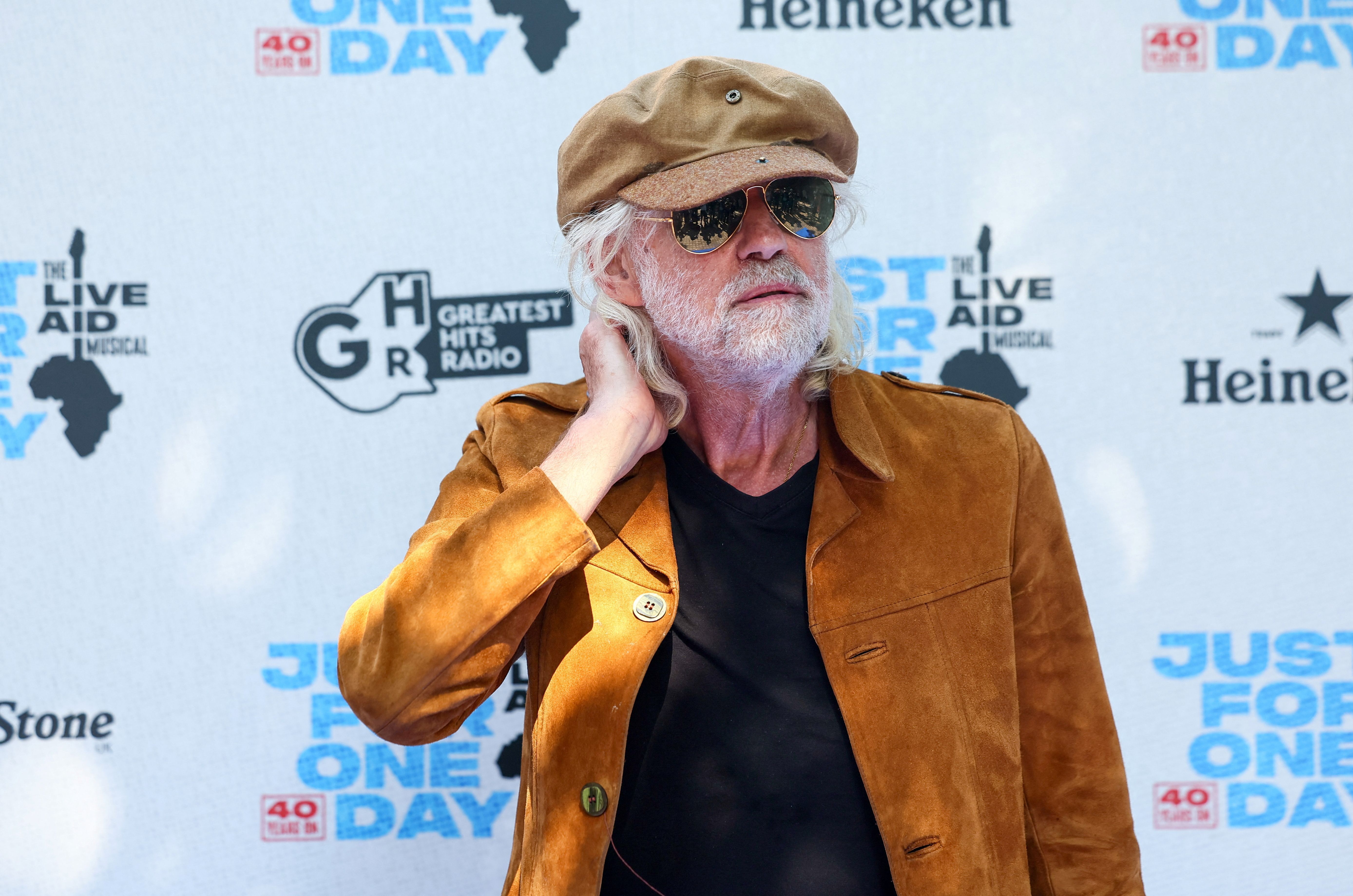 Bob Geldof chega para uma apresentação especial do musical "Just For One Day", que marca o 40º aniversário do concerto beneficente Live Aid de 1985, no Shaftesbury Theatre, em Londres, Reino Unido