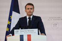 Macron anuncia plano para acelerar gastos militares da França