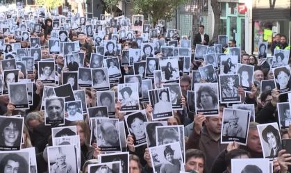 Milei participa de homenagem a vítimas de atentado contra centro judaico