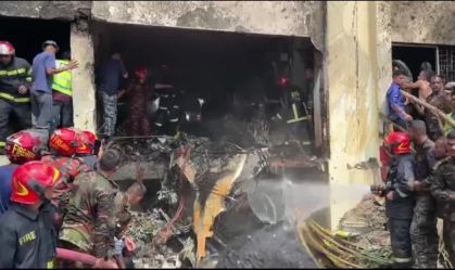 Queda de avião em universidade de Bangladesh deixa 27 mortos