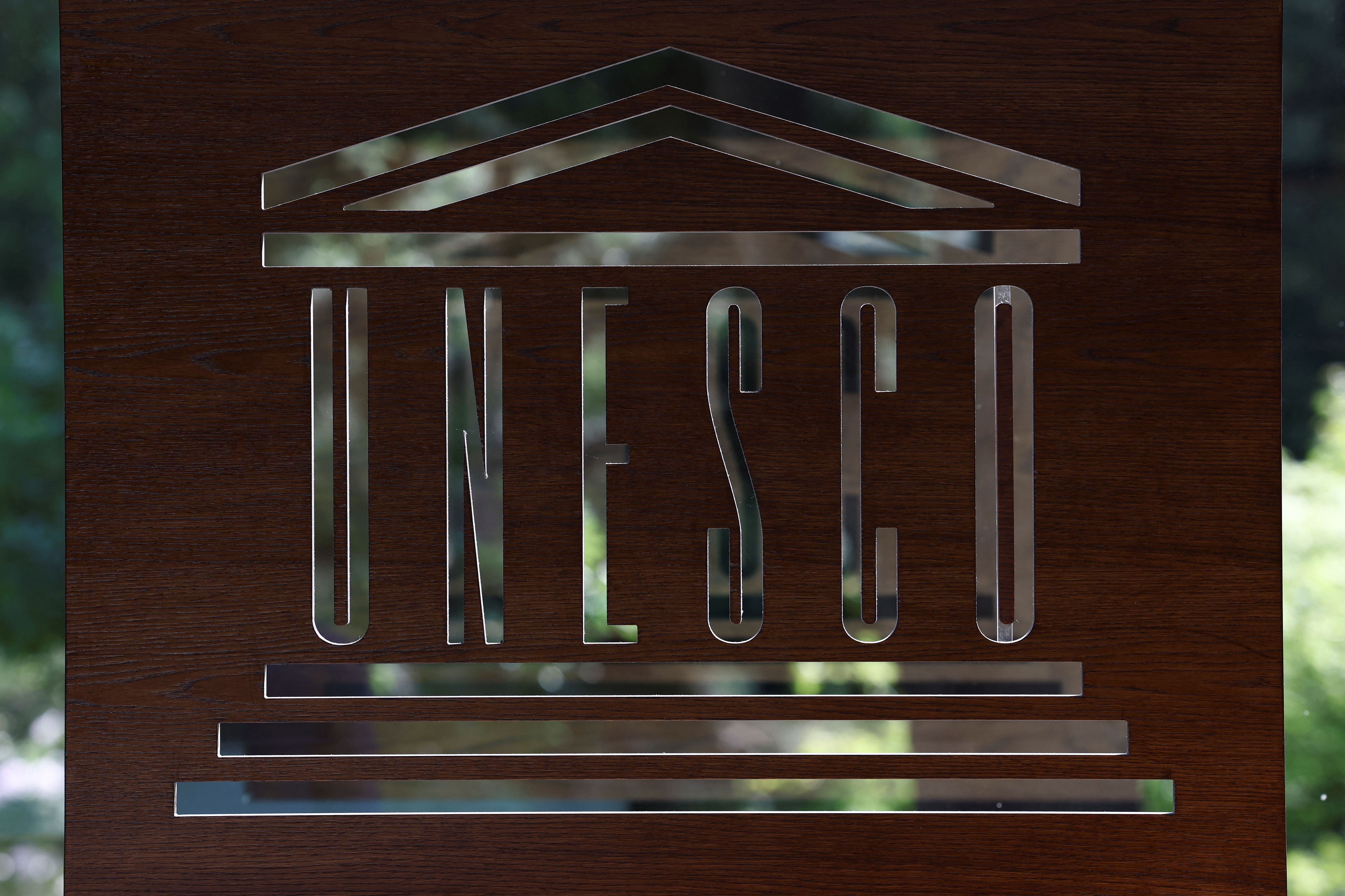 Logo da Unesco na sede em Paris