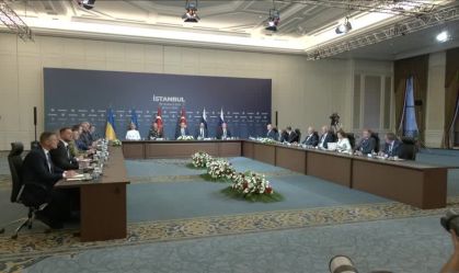 Rússia e Ucrânia concluem negociação de paz na Turquia em menos de uma hora
