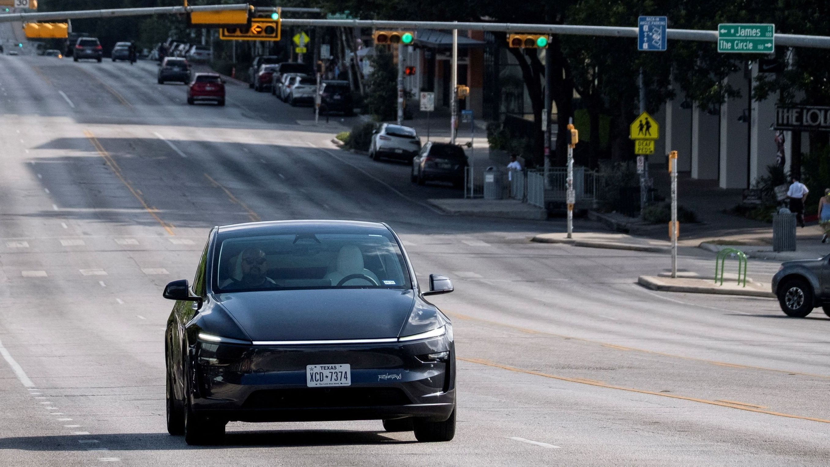Serviço de veículos autônomos da Tesla durante testes em Austin, Texas
