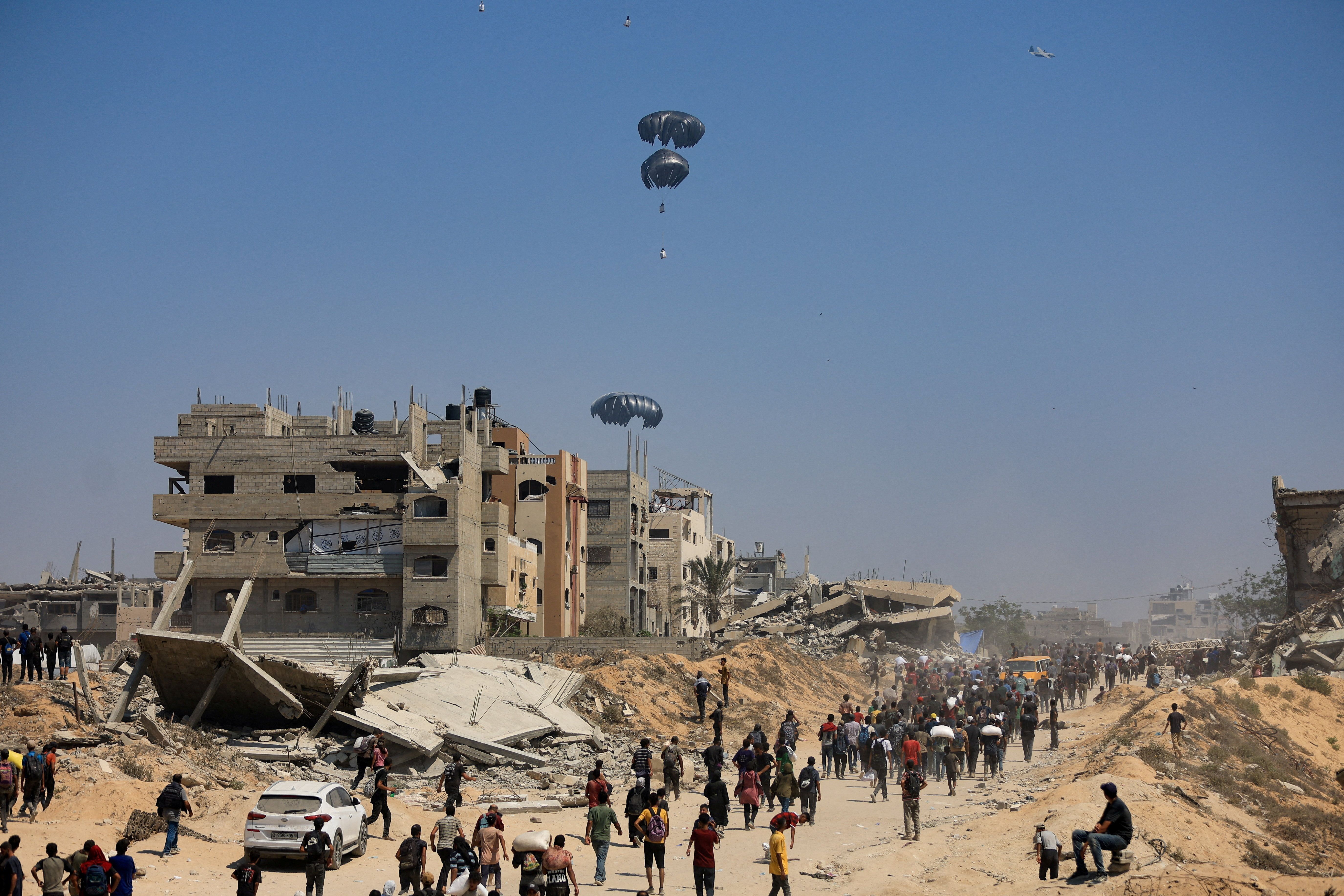 Ajuda humanitária lançada em Gaza