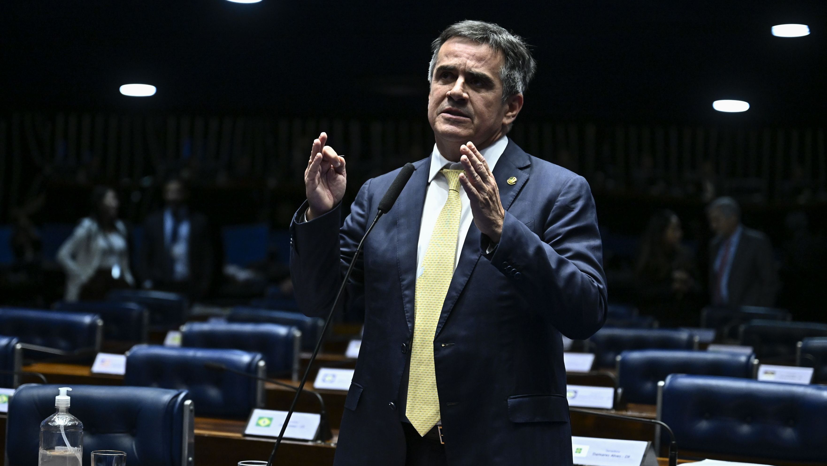 Imagem de destaque do post: PF cita conversas sobre Vorcaro bancar cartão e viagem internacional a Ciro