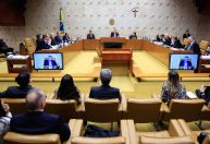 Ministros do STF evitam rebater críticas de Trump a julgamento de Bolsonaro