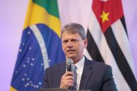 Tarcísio evita sair de SP para fugir de especulações sobre candidatura