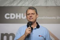 Tarcísio se antecipa a Lula e lança crédito para exportadores paulistas