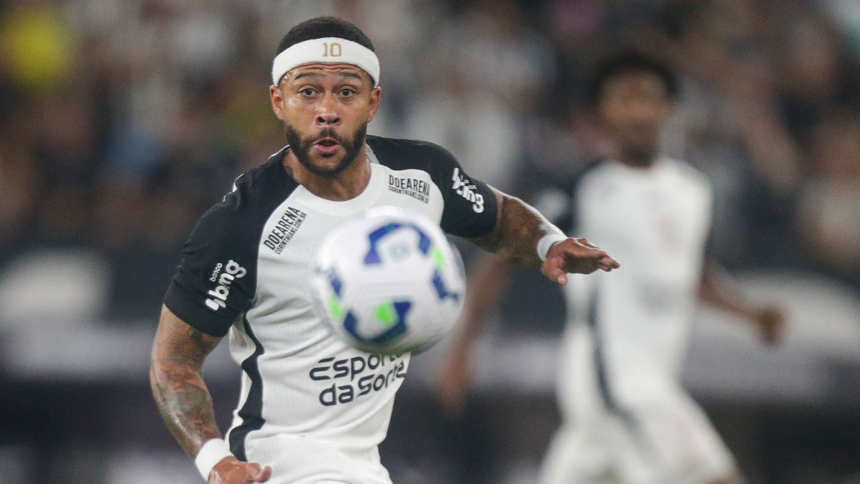 Memphis fez o gol de empate do Corinthians