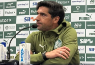 Frustrado, Abel "abandona" coletiva após derrota do Palmeiras em clássico