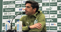 Frustrado, Abel "abandona" coletiva após derrota do Palmeiras em clássico