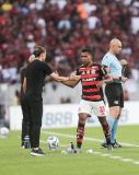 Alex Sandro sentiu dores e foi substituído ainda no primeiro tempo