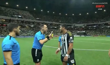 Dublador revela o que Hulk falou com árbitro em cena inusitada; veja