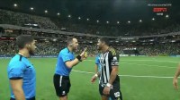 Dublador revela o que Hulk falou com árbitro em cena inusitada; veja