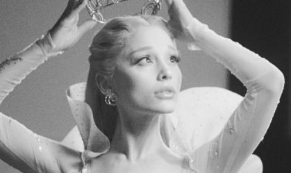 "Wicked": Ariana Grande mostra detalhes do novo visual de Glinda