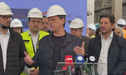 Tarcísio após crítica de Haddad: "Cabe a ele falar menos e trabalhar mais"
