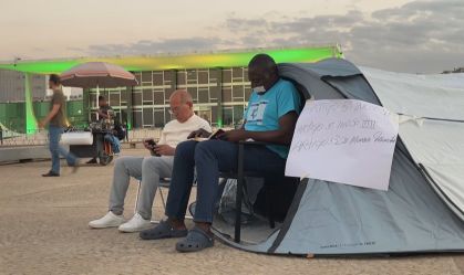 Deputado do PL faz protesto silencioso em frente ao STF