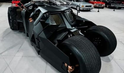 Neymar compra réplica de Batmóvel que custou mais de R$ 8 milhões; veja