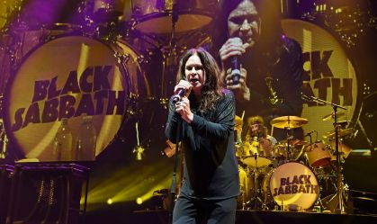 Ozzy Osbourne sobe ao palco com Black Sabbath pela última vez