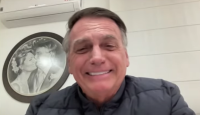 Quem tem que negociar é o Lula, não eu, diz Bolsonaro à CNN sobre taxação