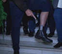 Bolsonaro exibe tornozeleira e diz ser vítima de "máxima humilhação"