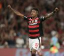 Flamengo vence, segue líder e empurra o São Paulo para perto do Z-4