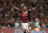 Flamengo vence, segue líder e São Paulo pode terminar rodada no Z-4