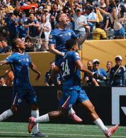 Cole Palmer comemora gol sobre o Chelsea