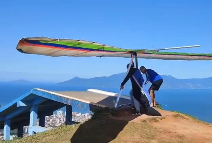 Piloto de asa-delta morre ao cair de 40 metros durante voo em SP