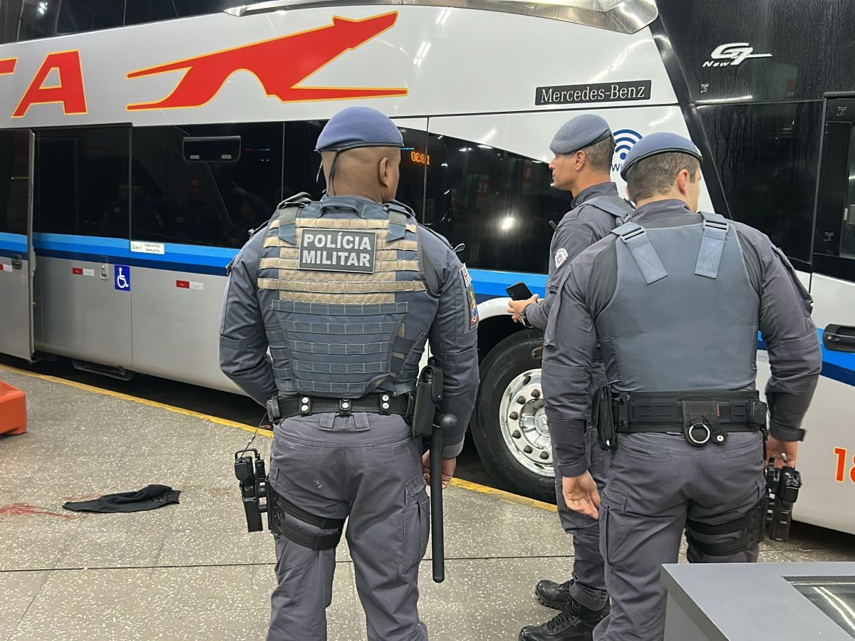 PM baleia homem suspeito de transportar droga em ônibus na Barra Funda |  CNN Brasil