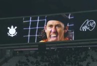 Cássio é homenageado pelo Corinthians antes de duelo contra Cruzeiro